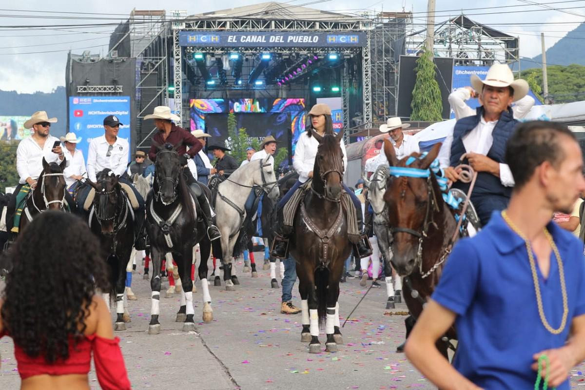 Así se vive el vibrante Carnaval de Tegucigalpa, lleno de música, color y alegría