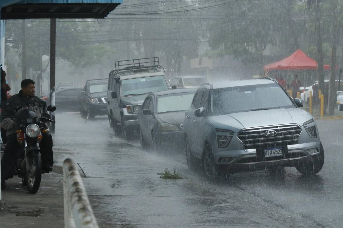 Tormenta Sara se comienza a sentir en Honduras ¿se jugará partido ante México?