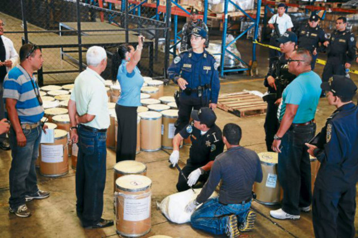 Incautan químicos para fabricar drogas en aeropuerto de Honduras