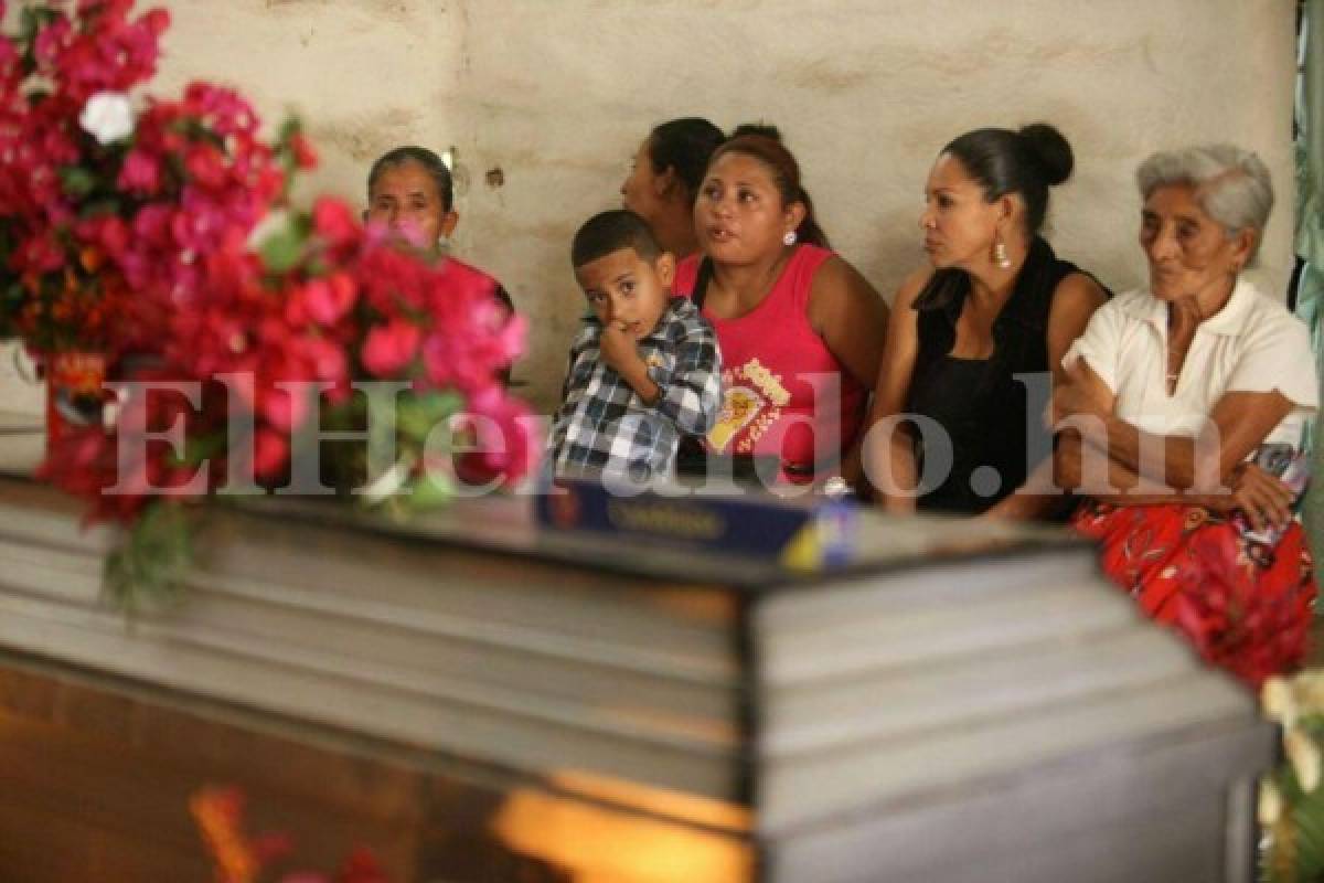 Su casa será mucho mas grande a partir de hoy asegura el acongojado esposo (Foto: Emilio Flores/ El Heraldo Honduras/ Noticias de Honduras)