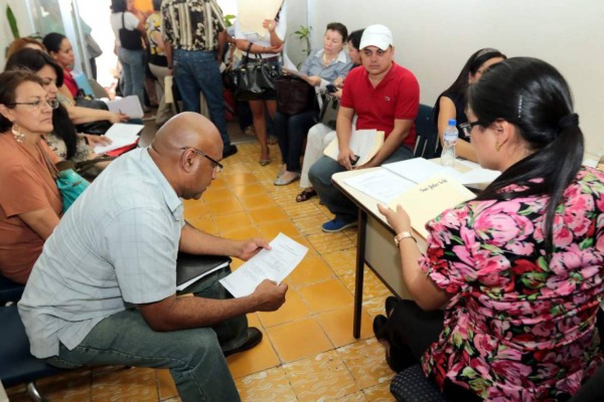 Varios exempleados de la extinta DEI han acudido a las instalaciones de la Comisión Liquidadora para entregar la documentación requerida y ser acreedores de sus cesantías, foto: El Heraldo.