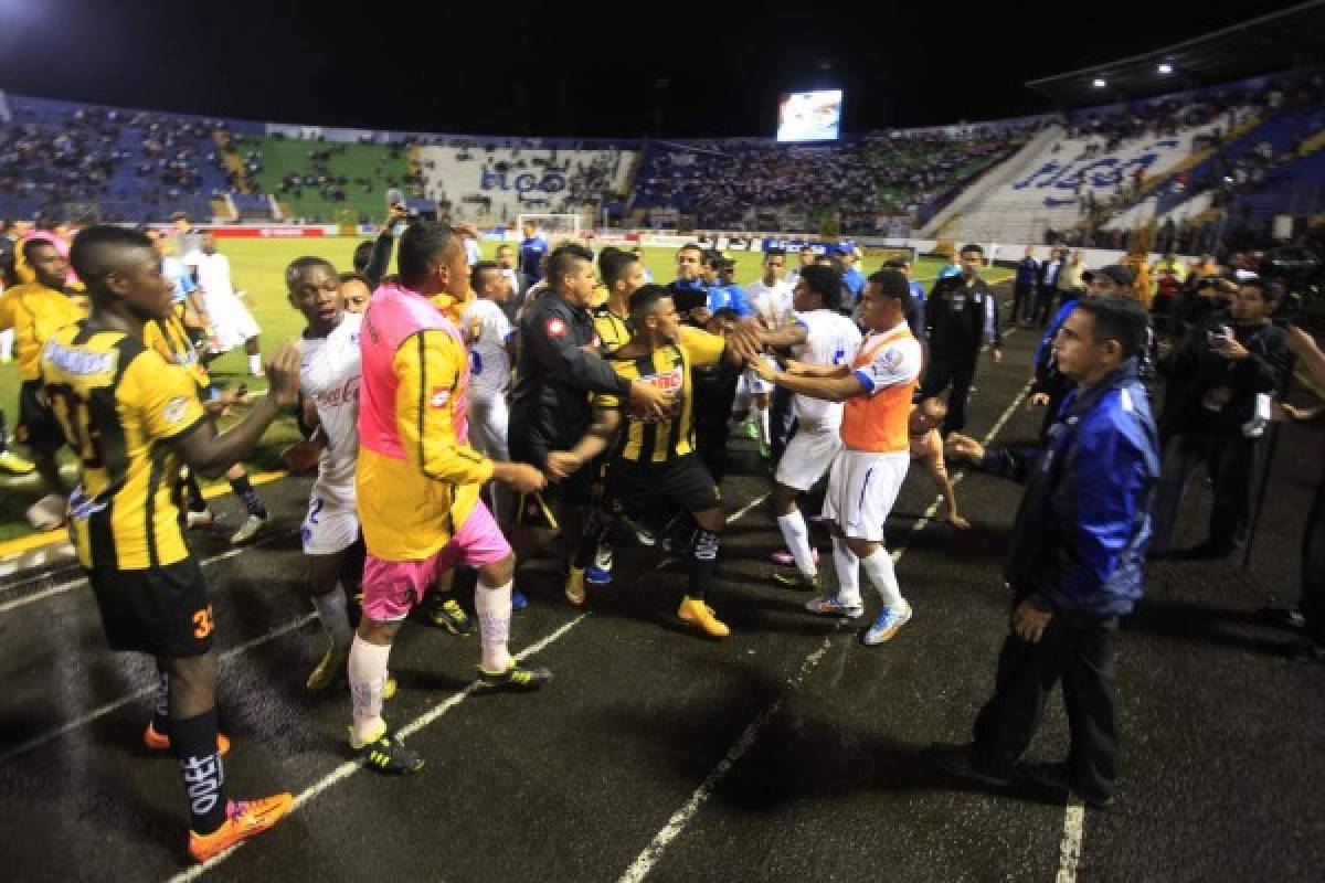 VIDEO: El zafarrancho entre jugadores de Olimpia y Real España