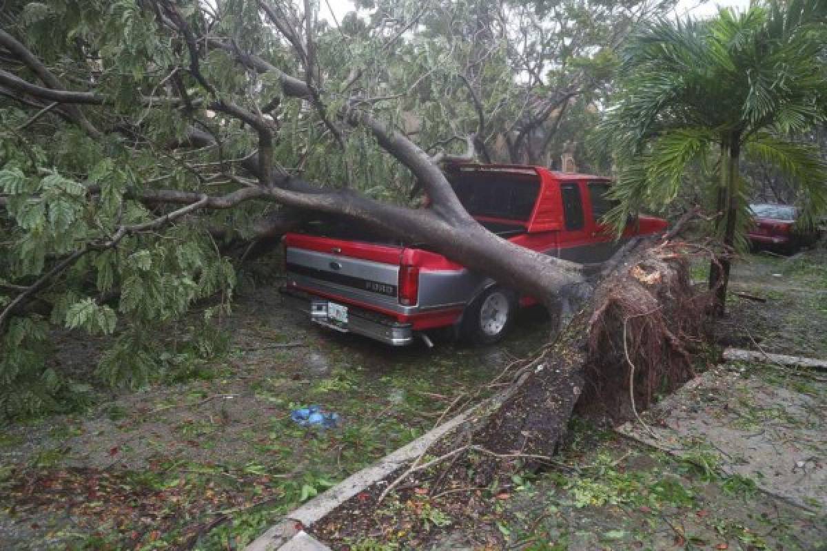 Huracán Irma se degrada a categoría 2, pero aún conserva 'vientos peligrosos'