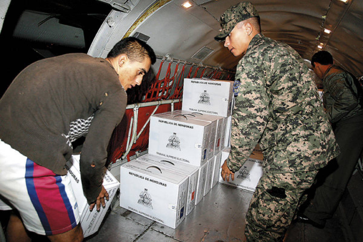 Salen maletas electorales a Gracias a Dios e Islas de la Bahía