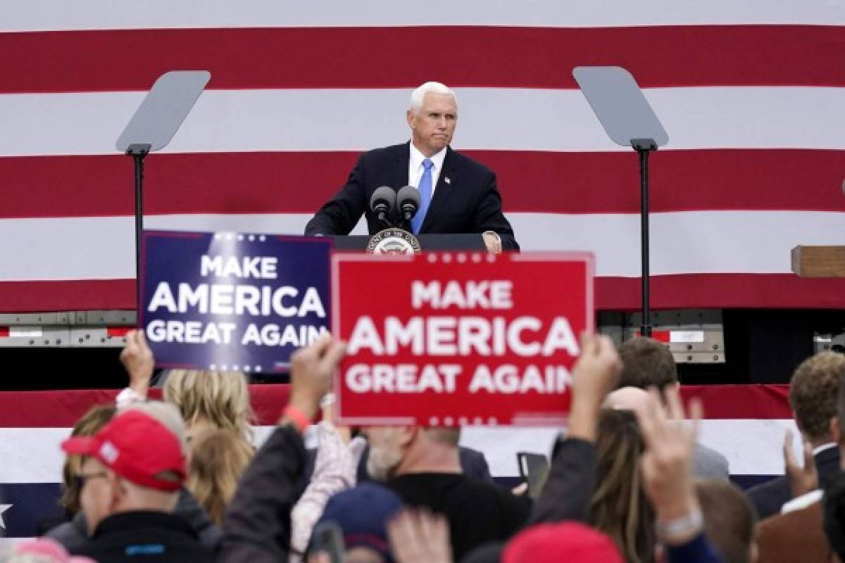 Mike Pence está en la cuerda floja para mantener su cargo de vicepresidente al lado de Trump.