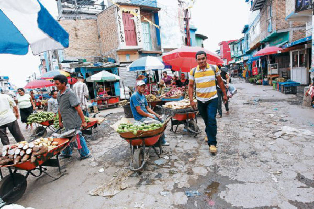 Contaminación y abandono en el mercado Zonal Belén