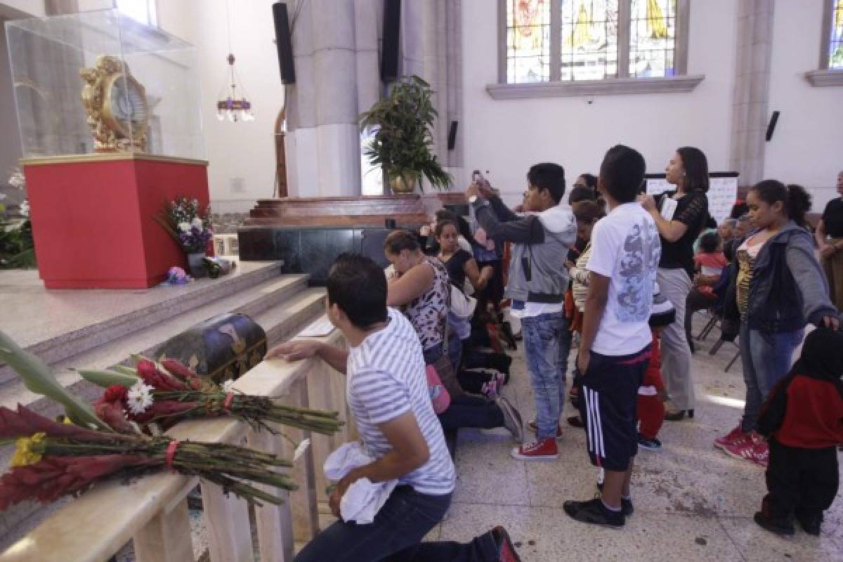 Fieles peregrinos se despiden de la Virgen de Suyapa