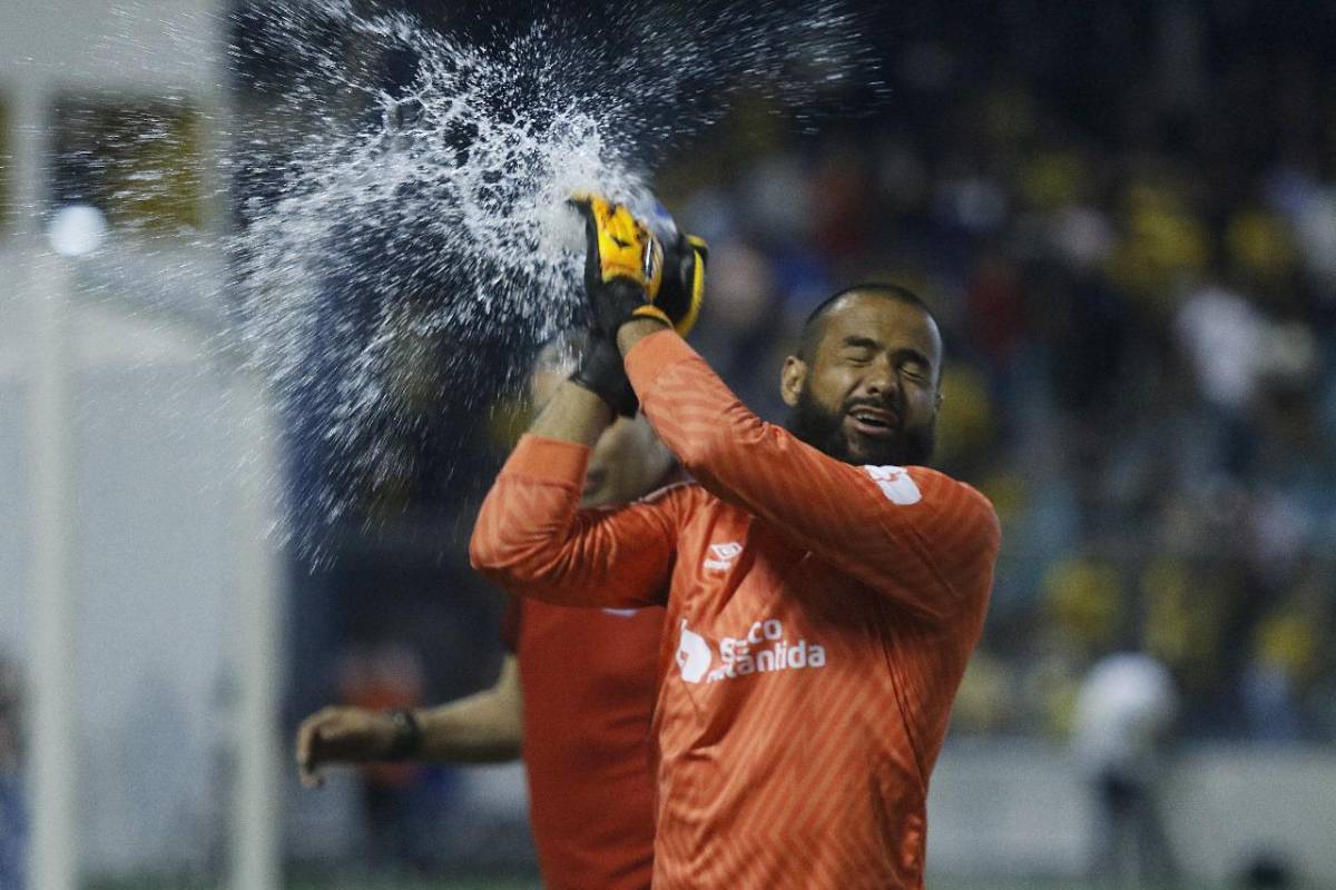 No se vio: Tristeza de jugadores de Olimpia, Menjívar ante la afición y llenazo en el Morazán