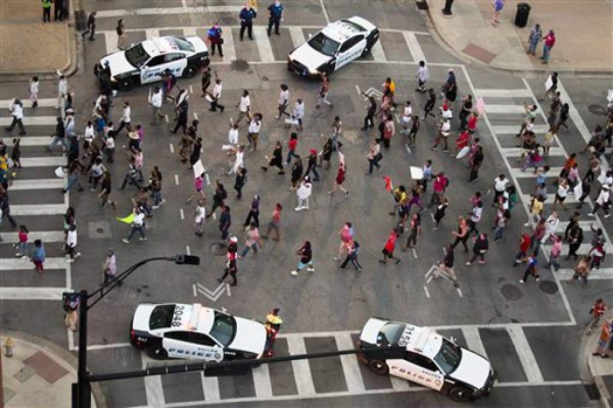 Estados Unidos: Cinco policías muertos a tiros en protesta en Dallas  