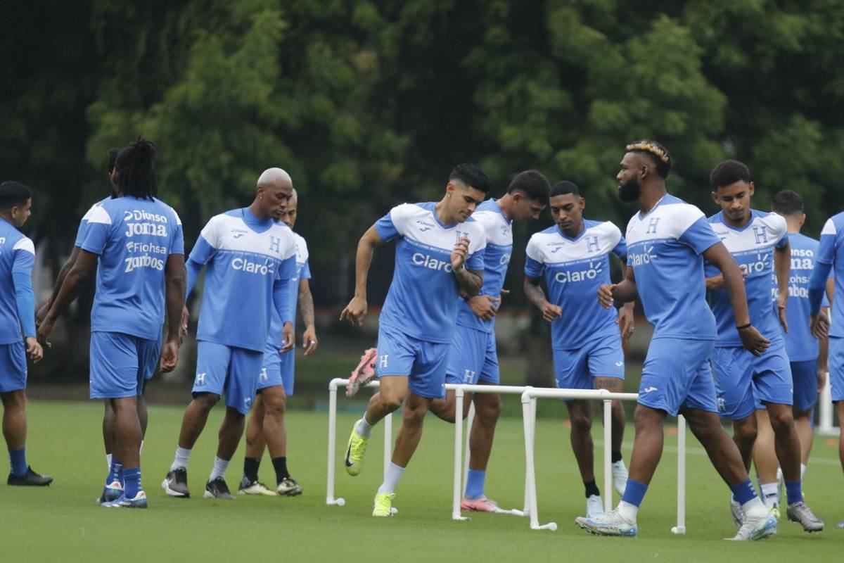 Por poco lo lesiona, sorpresa en entreno de Honduras y la broma a jugadores del Olimpia