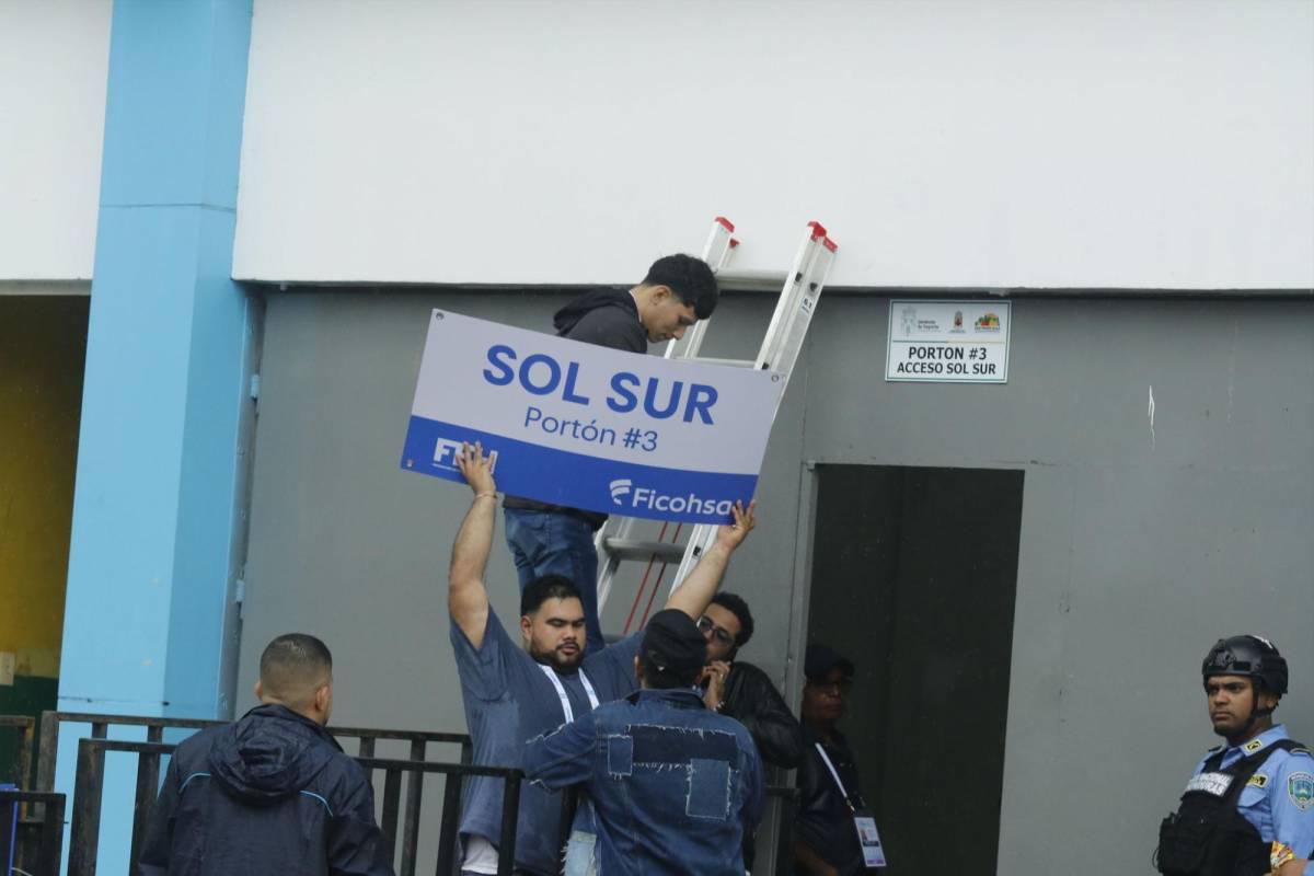 Honduras vs México: Bajo lluvia comienzan a ingresar los aficionados al estadio Morazán