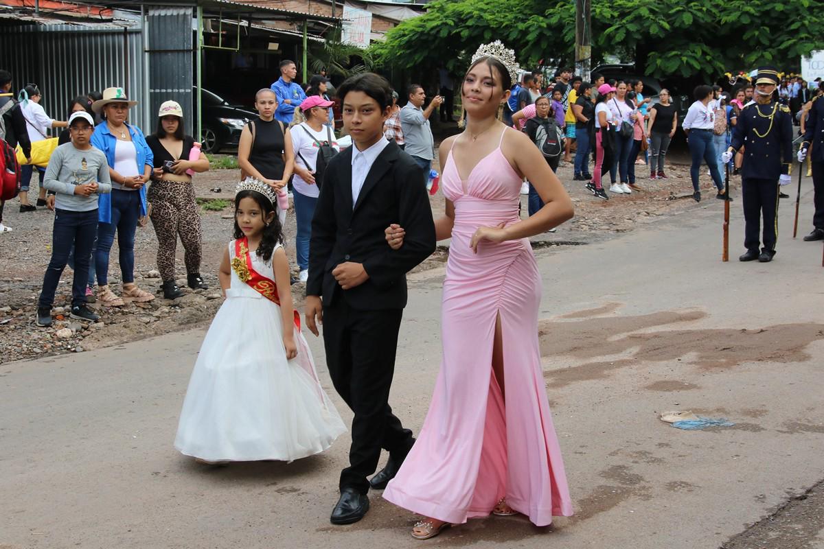 Con colorido desfile colonia San Miguel de Tegucigalpa celebra su 69 aniversario