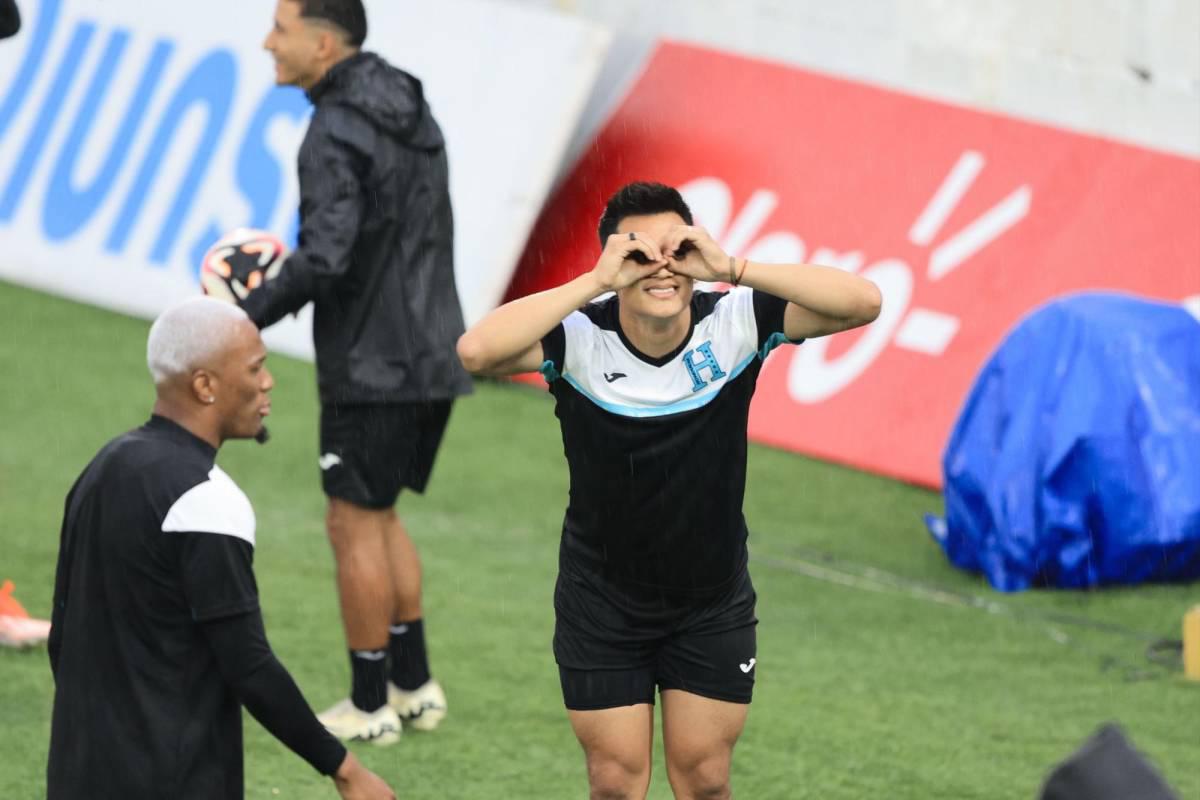 Honduras entrena bajo la lluvia previo al juego ante México por la Nations League