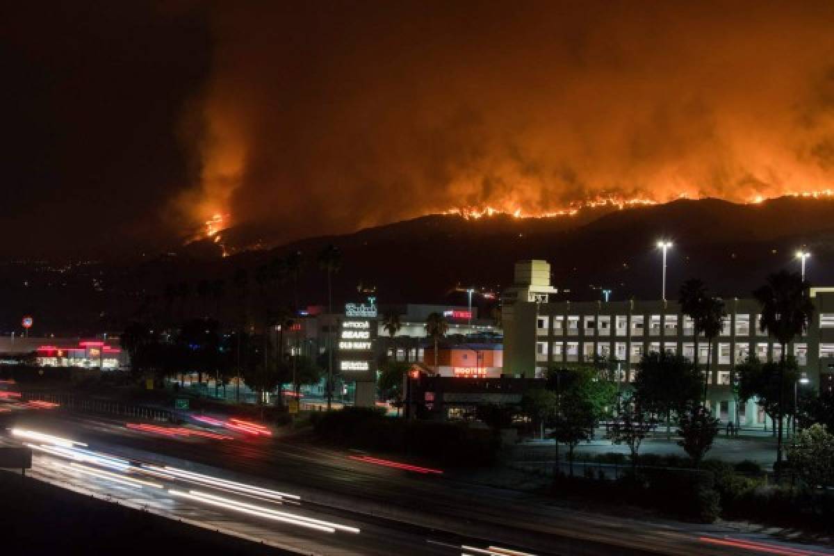 Incendio sin precedentes en Los Ángeles, más de 500 viviendas evacuadas