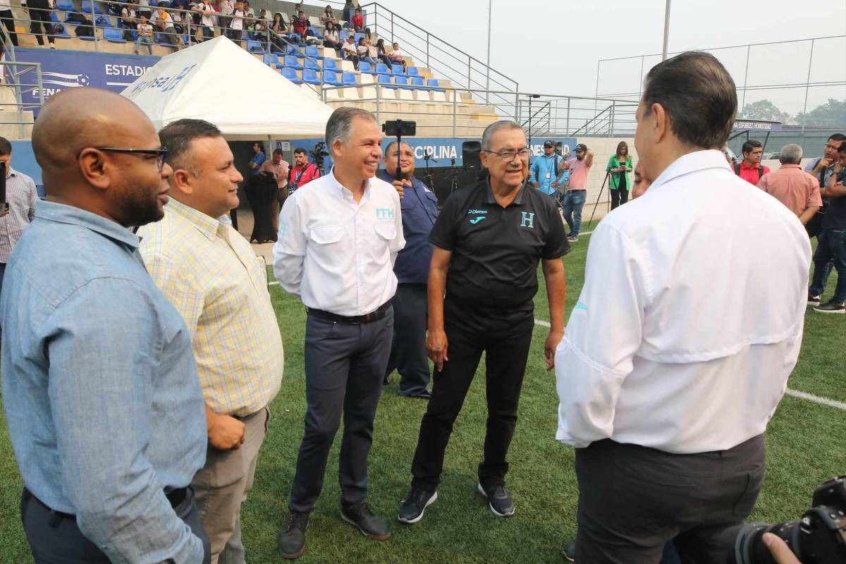 Entrenadores, directivos, niños y Reinaldo Rueda estuvieron presentes en el evento en la capital de la país. FOTOS: David Romero.