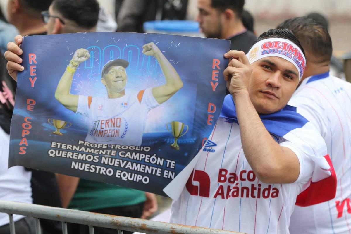 En fotos: Así fue la triste despedida de Pedro Troglio tras perder final ante Motagua