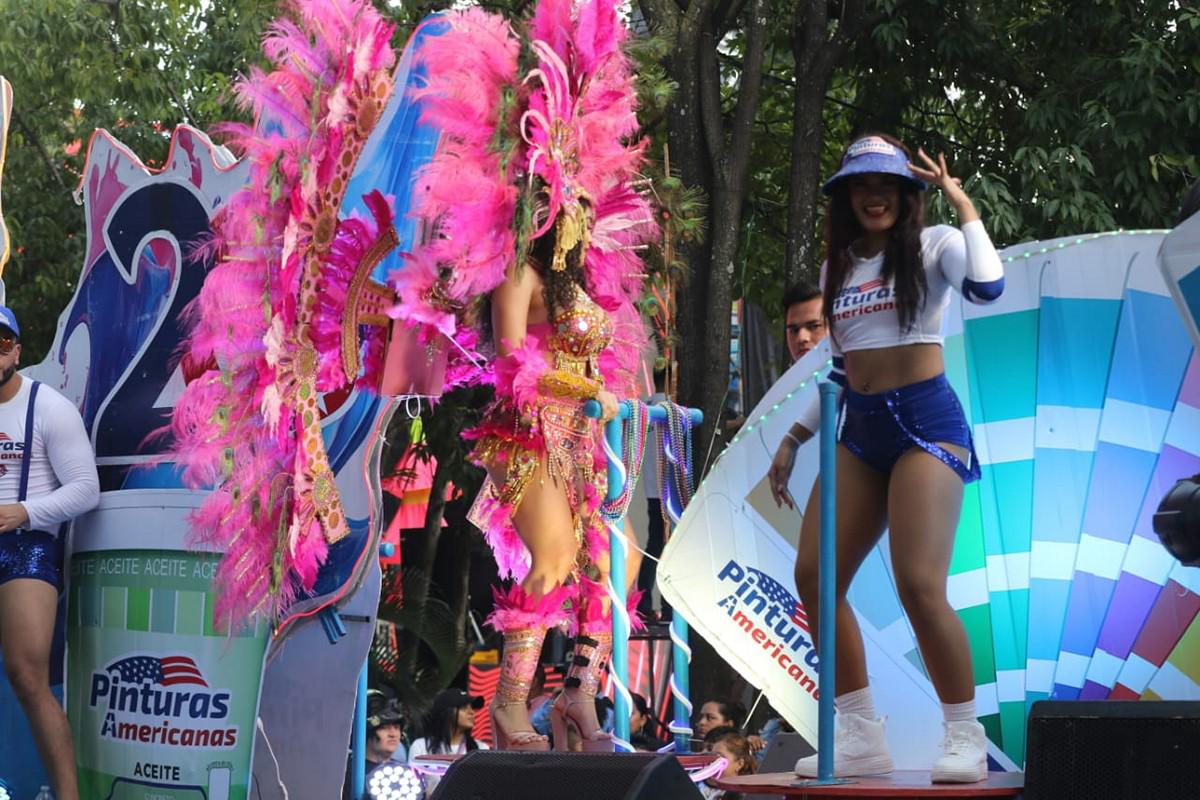 Bellas capitalinas roban suspiros en carnaval por los 446 años de Tegucigalpa