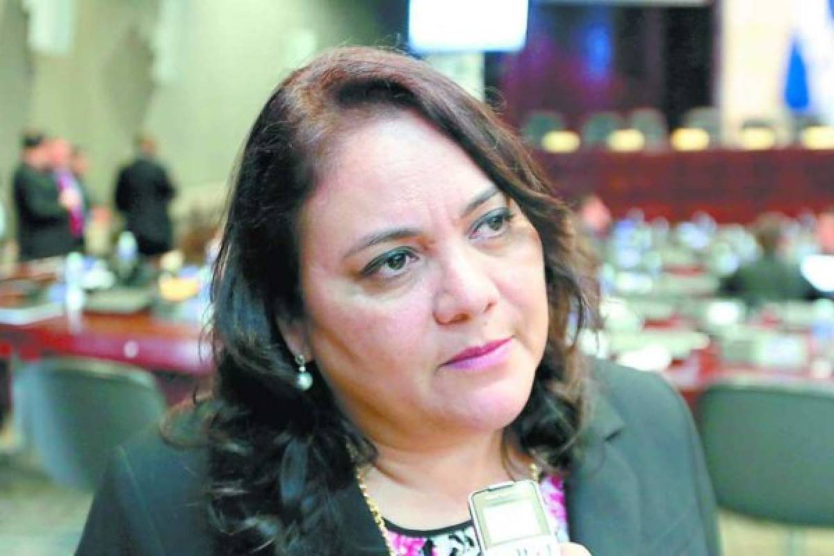 Gabriela Núñez renuncia a jefatura de bancada liberal