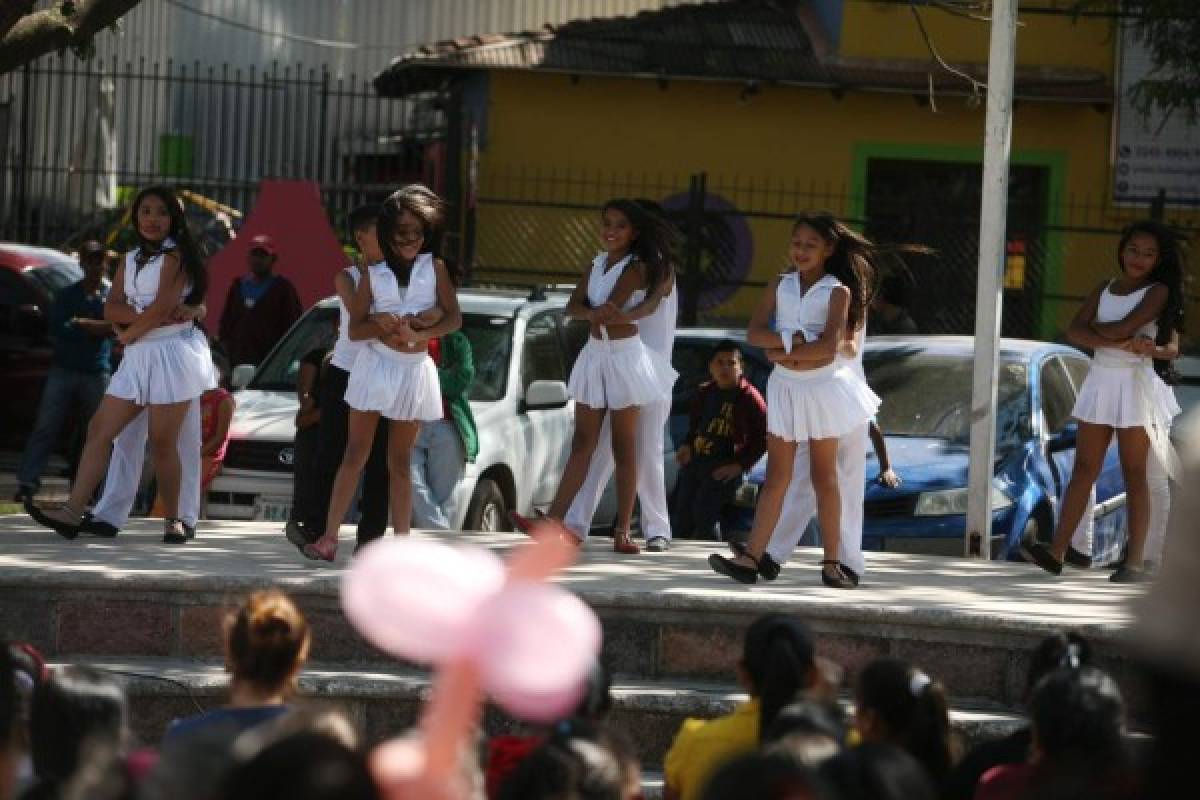 Con feria celebran la educación