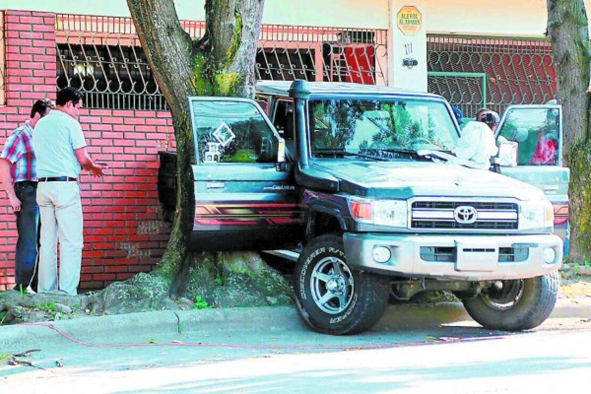 Copán tributa masiva despedida a Gauggel y su hijo