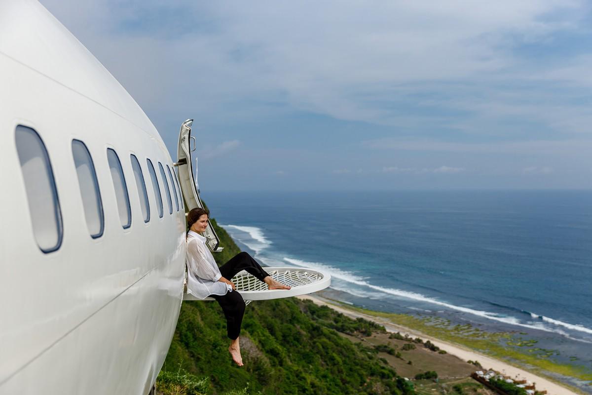 Así es el lujoso Boeing 737 convertido en hotel en un acantilado de Bali