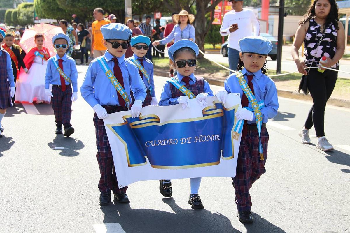 Bulevar Morazán brilla con desfile de prebásica en inicio de Independencia Patria