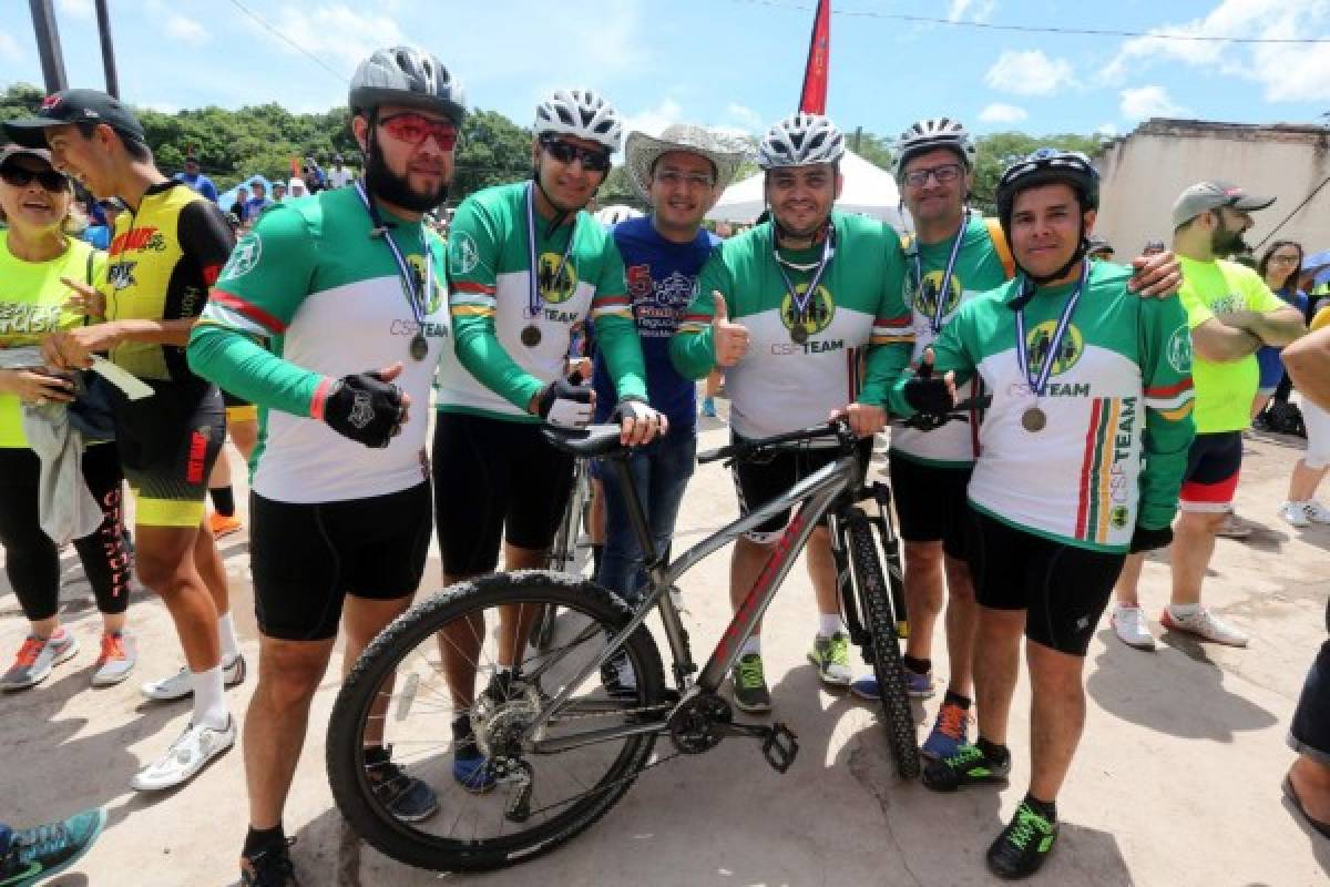 El ciclismo solidario ganó la carrera; en la Vuelta todos nos hicimos un solo nudo...