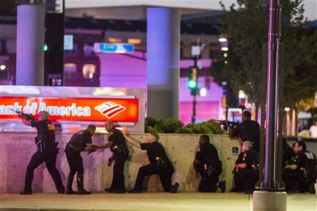 Estados Unidos: Cinco policías muertos a tiros en protesta en Dallas  