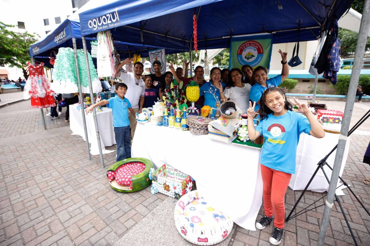 Escolares dan cátedra de creatividad en Feria de Reciclaje