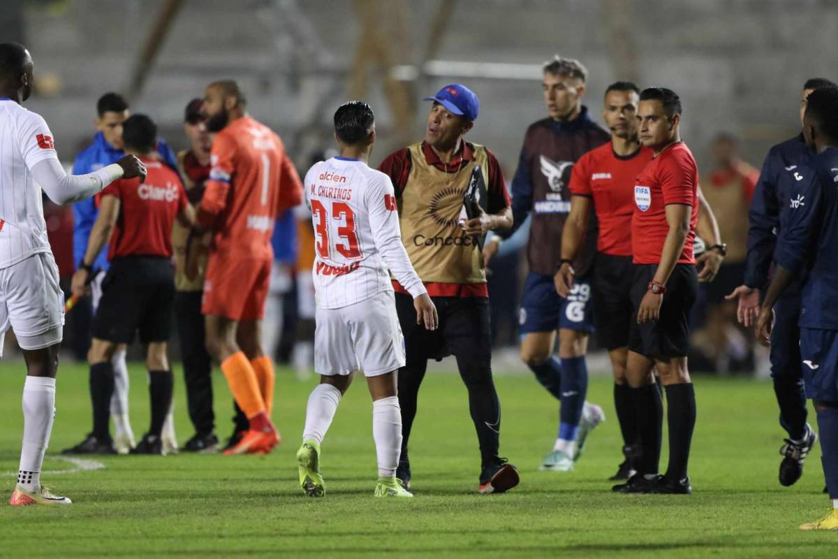 Zafarrancho en Olimpia vs Motagua: Así fue el encontronazo entre Pedro Troglio y Diego Vázquez