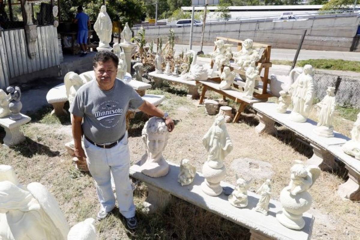 Don Manuel lleva medio siglo inmortalizando arte, historias y belleza