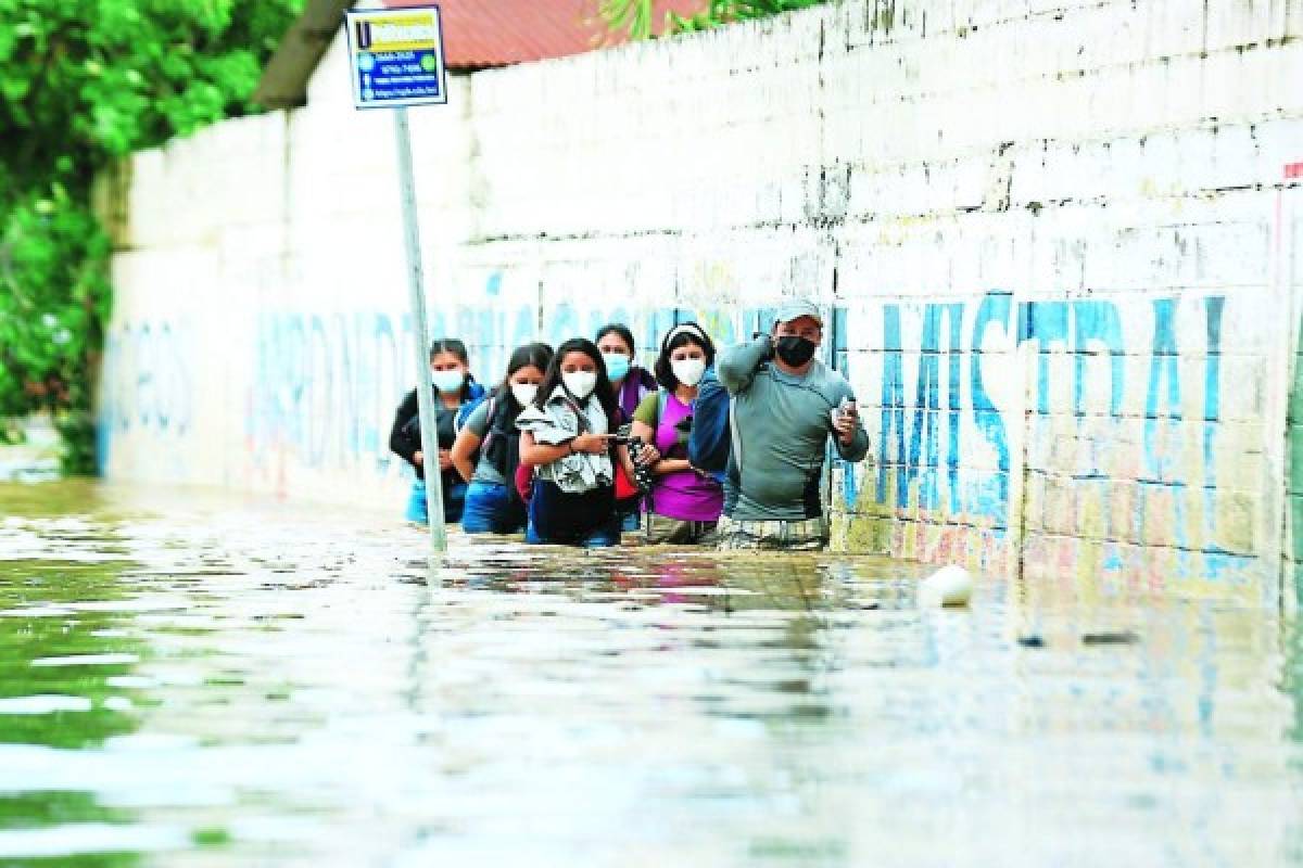 Calvario viven afectados por inundaciones provocadas por Eta en región norte