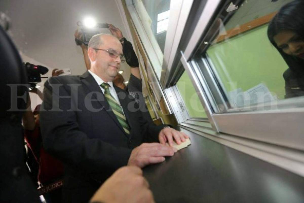 Juan Carlos Álvarez solicita la transcripción de las declaraciones de Carlos Montes, quien lo señaló durante un juicio de recibir dinero del IHSS (Foto: David Romero/ El Heraldo Honduras/ Noticias de Honduras).