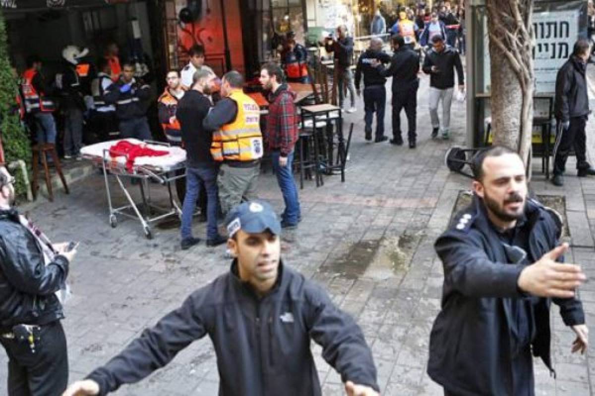 Al menos dos muertos y varios heridos en un tiroteo en un bar de Tel Aviv  