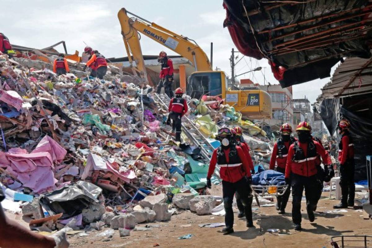 Ecuador anuncia drásticas medidas para paliar crisis tras el sismo