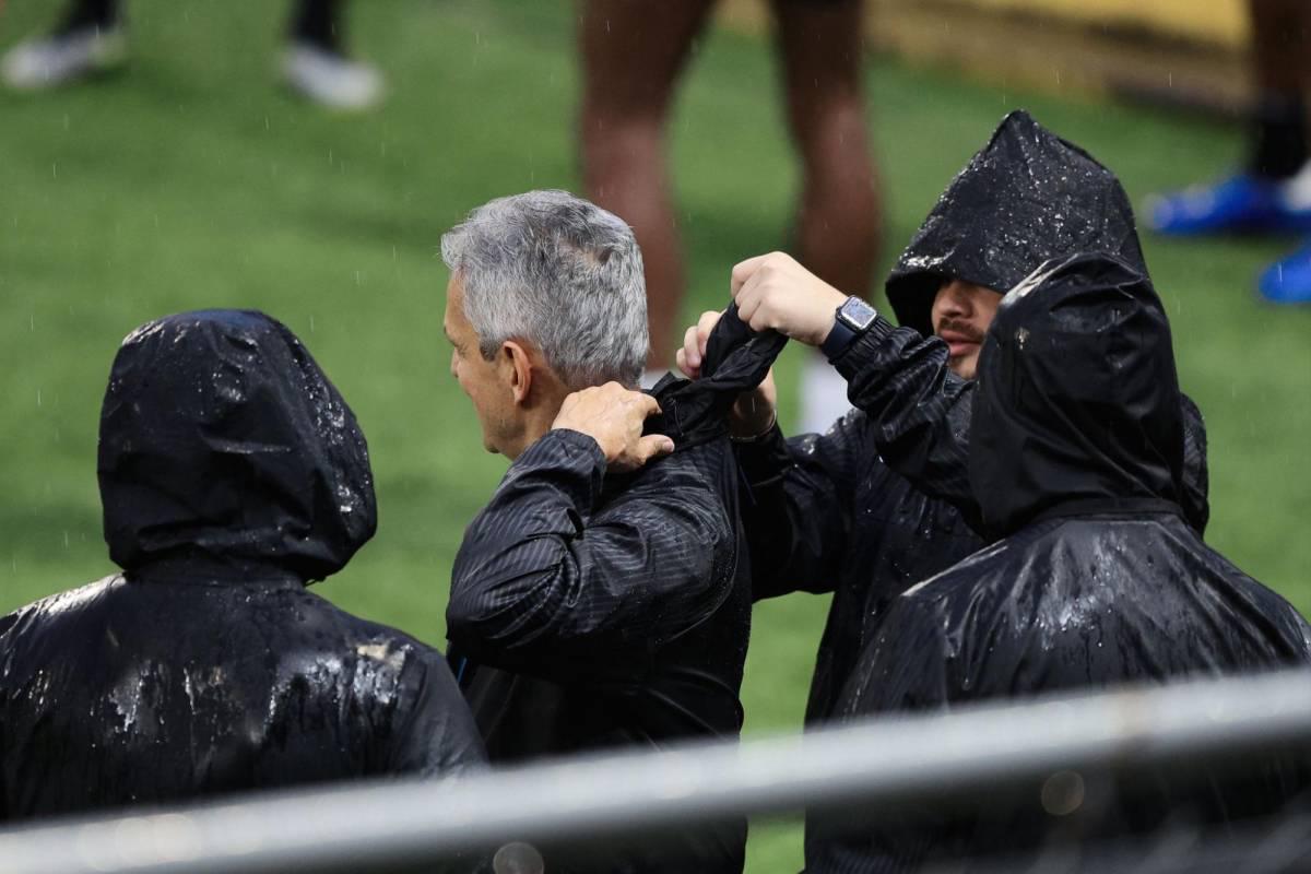 Honduras entrena bajo la lluvia previo al juego ante México por la Nations League