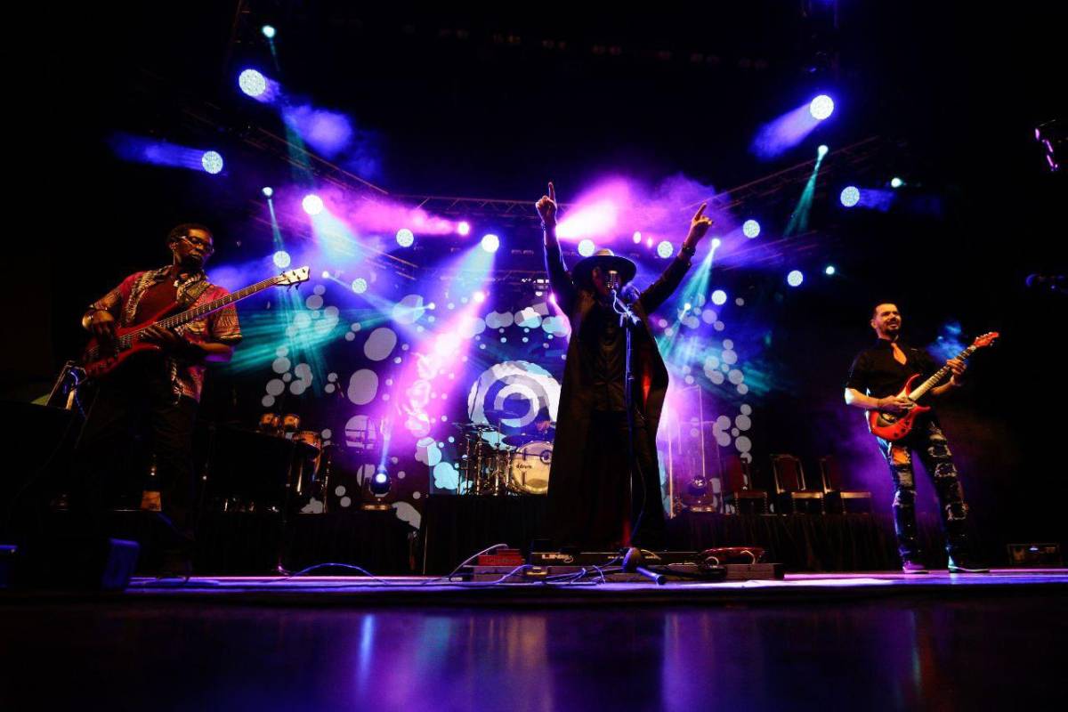 Los artistas hondureños pusieron a cantar a los presentes.