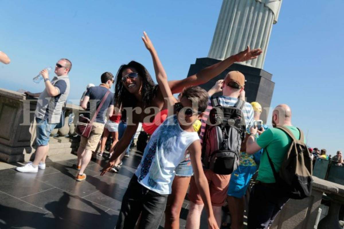 Atletas olímpicos se toman el Cristo Corcovado