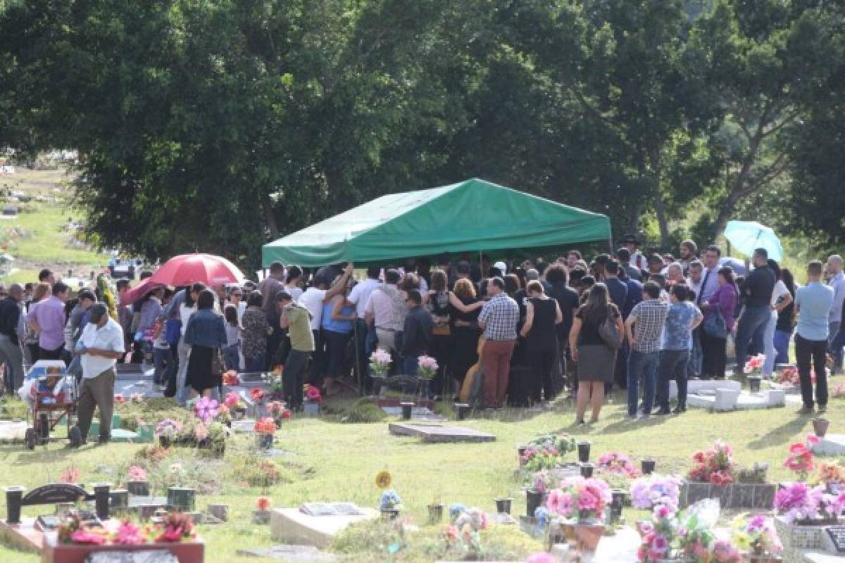 Al ritmo de 'Wayo, wayo' despiden a cantante hondureño Gustavo Moreno