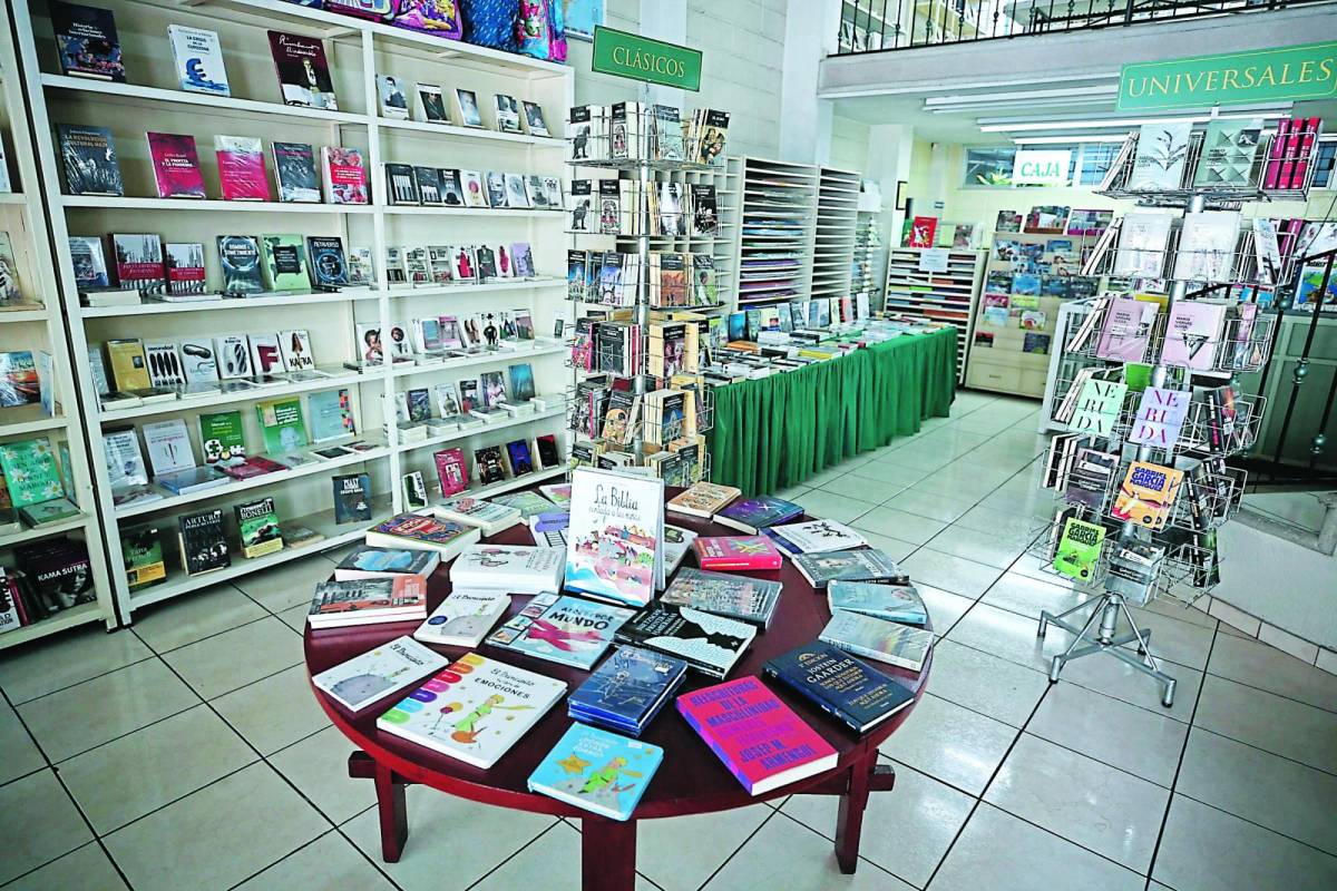 Gracias a la innovación, librerías en la capital continúan alumbrando