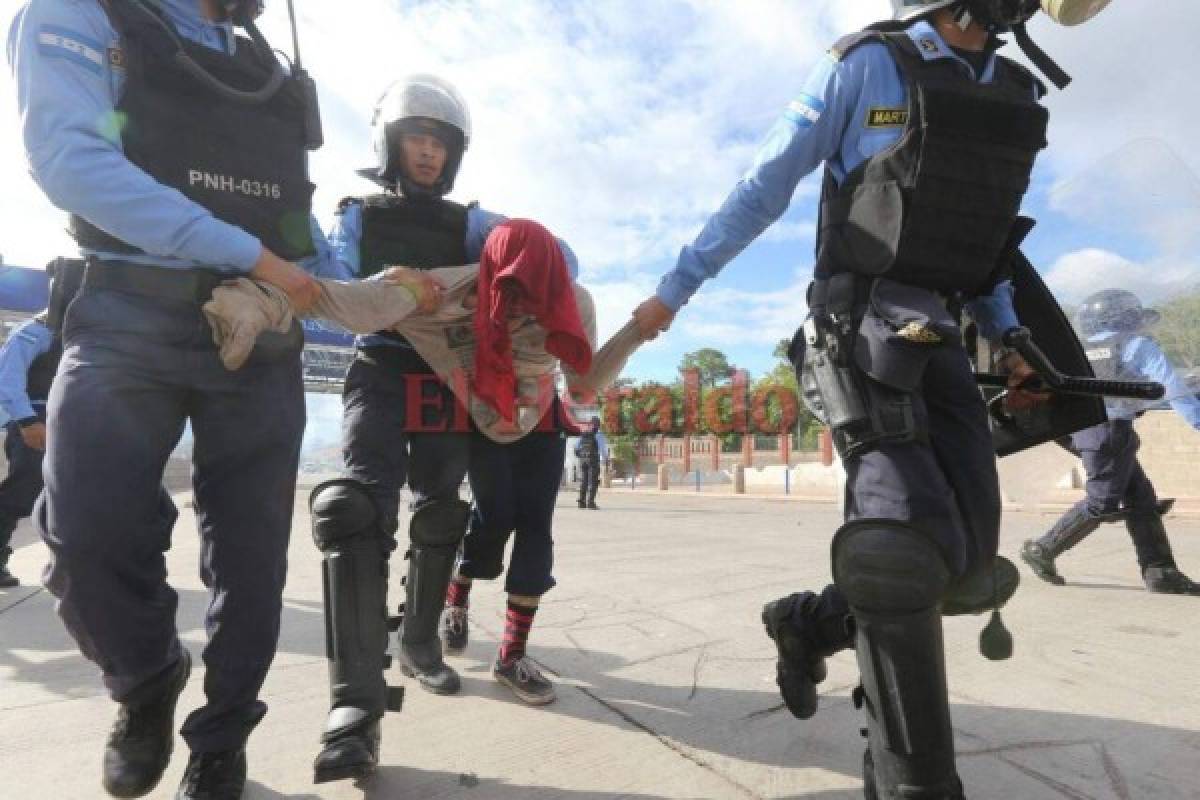 Supuestos estudiantes intentan tomarse la UNAH este lunes