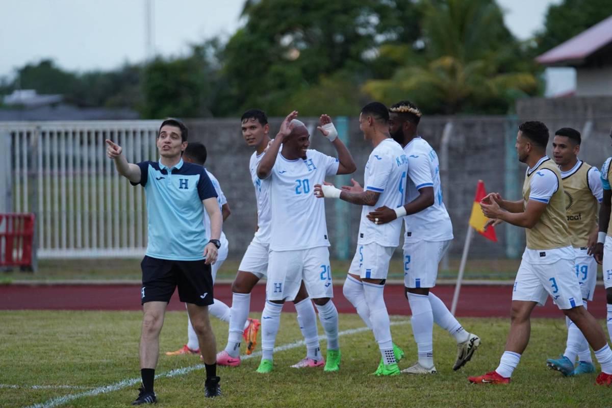 Honduras entrena en Kingston para partido ante Jamaica en Nations League