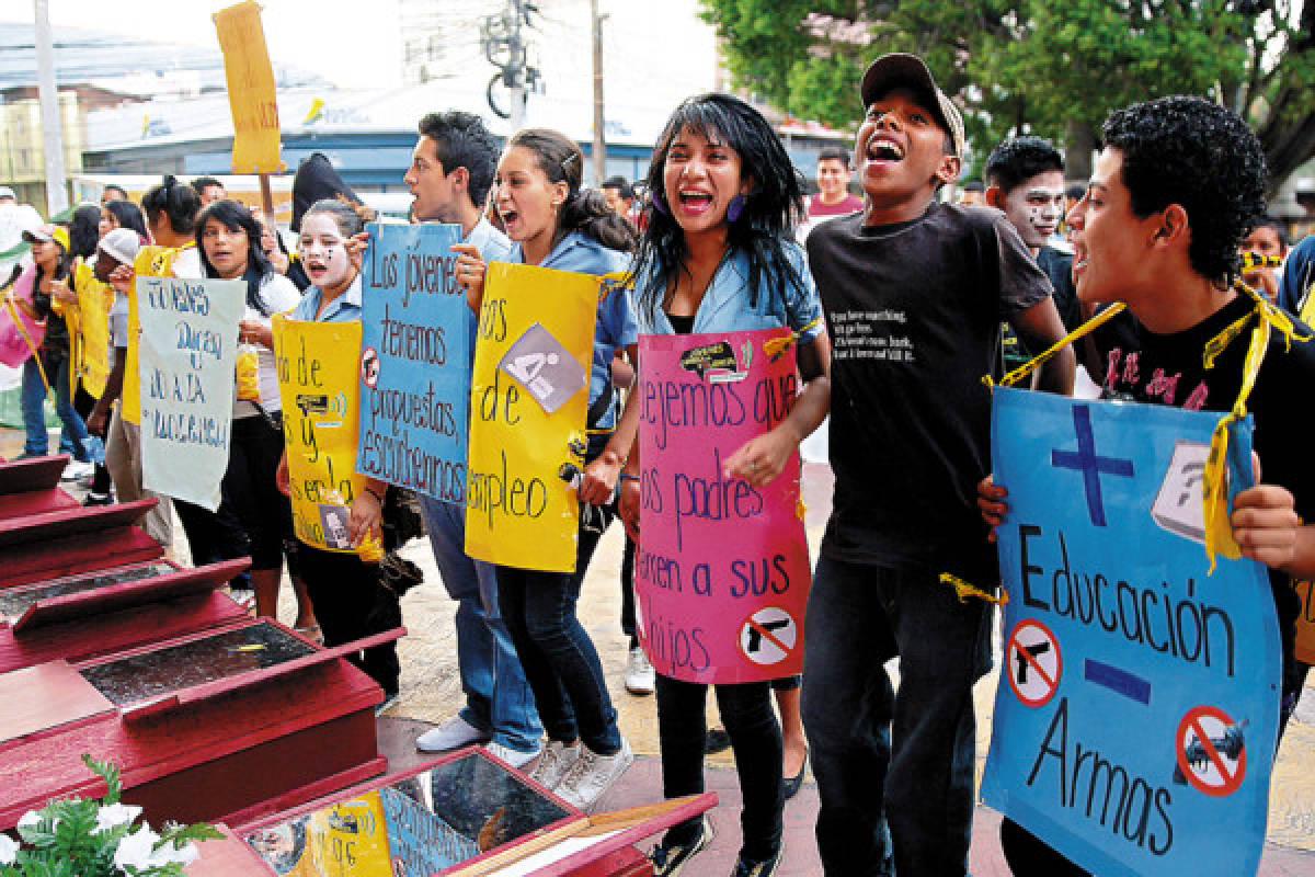 Jóvenes piden al Congreso ley de control de armas