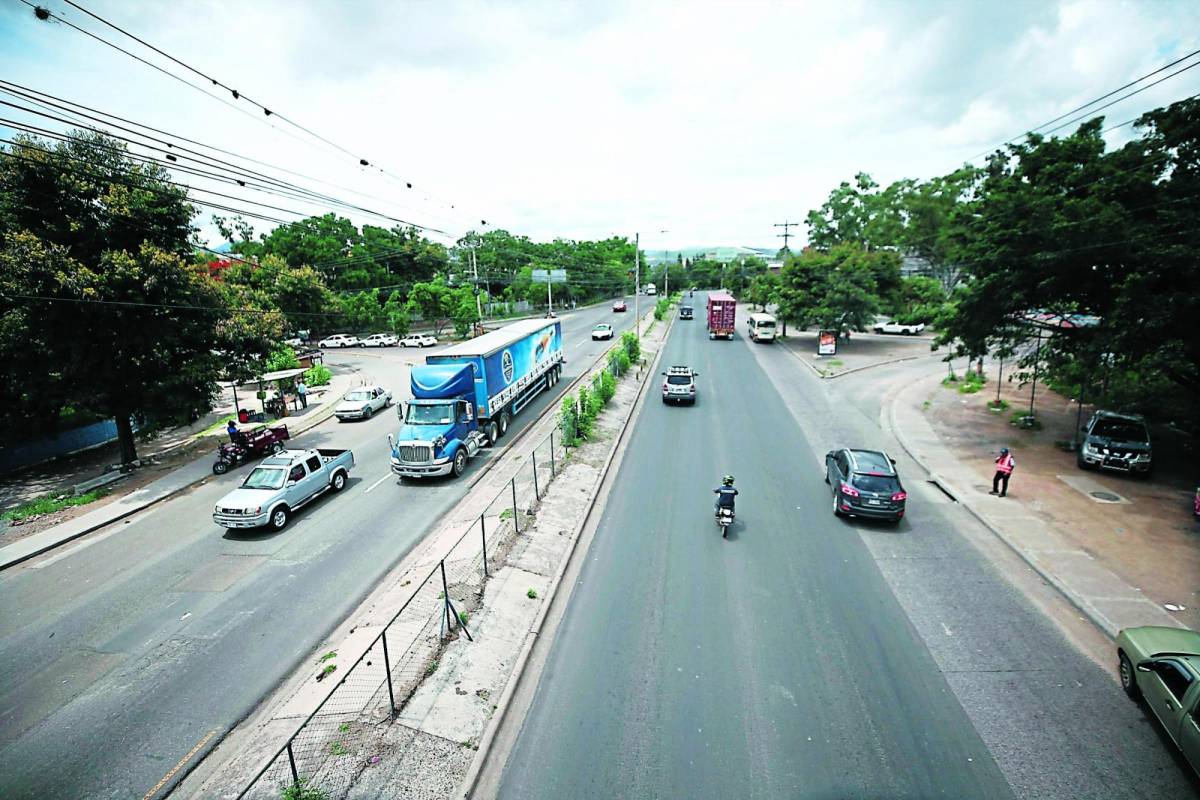 Más proyectos viales en pausa para dar prioridad a bacheos en las calles