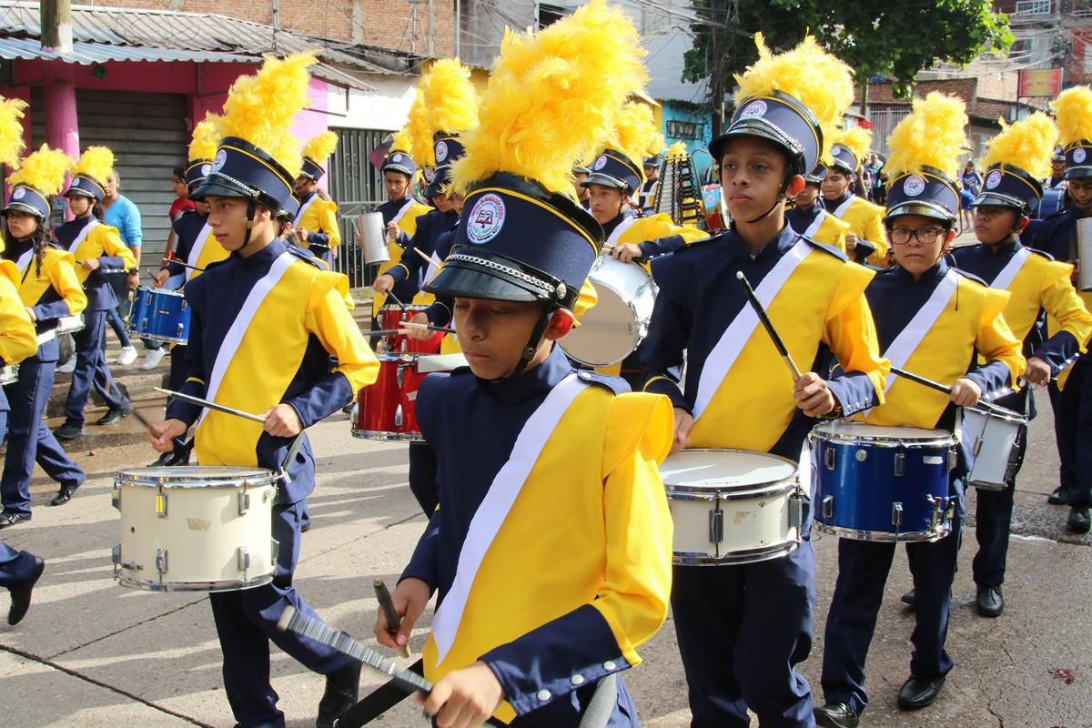 Con colorido desfile colonia San Miguel de Tegucigalpa celebra su 69 aniversario