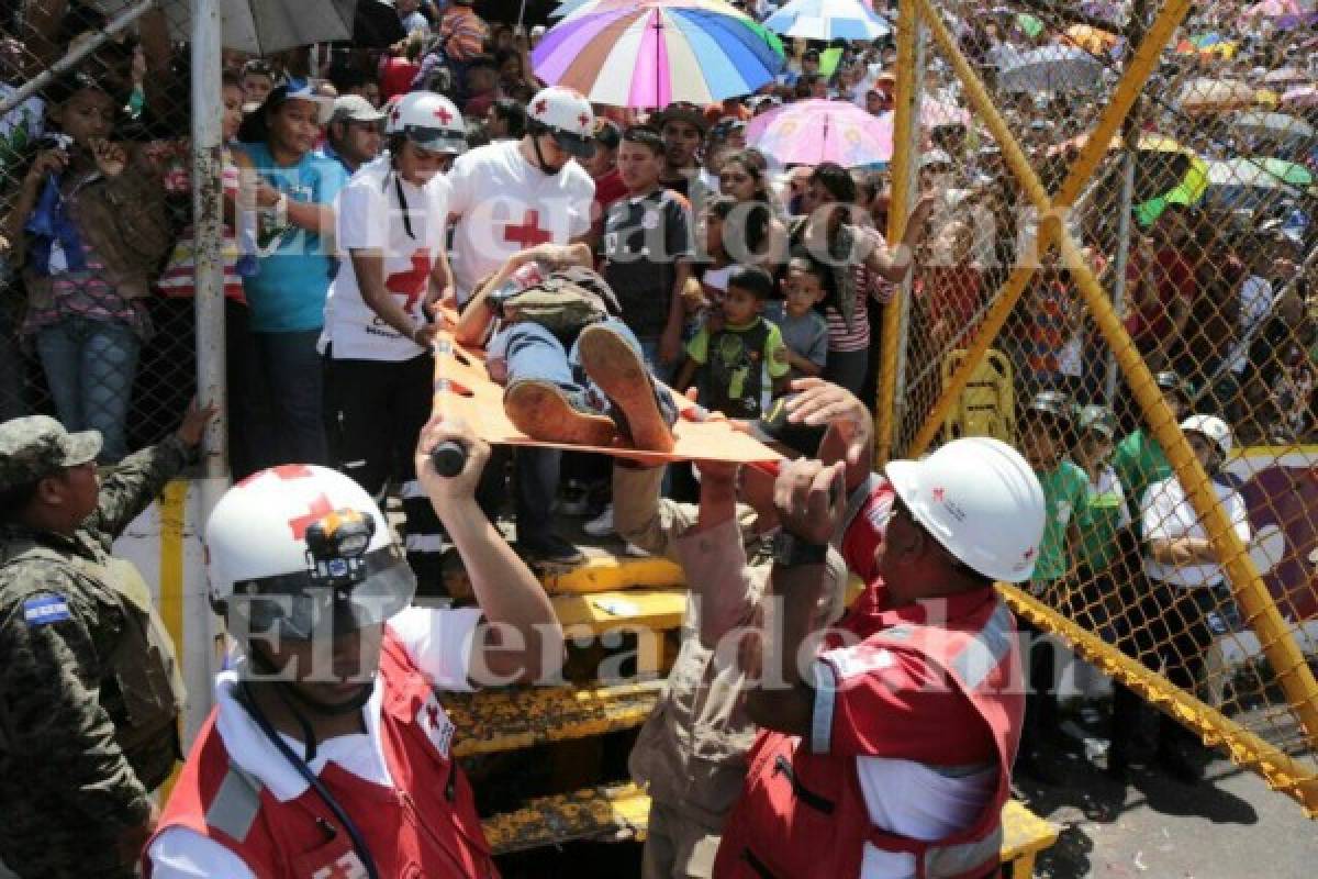 Pleito entre alumnos del Técnico Honduras y el Hibueras en los desfiles