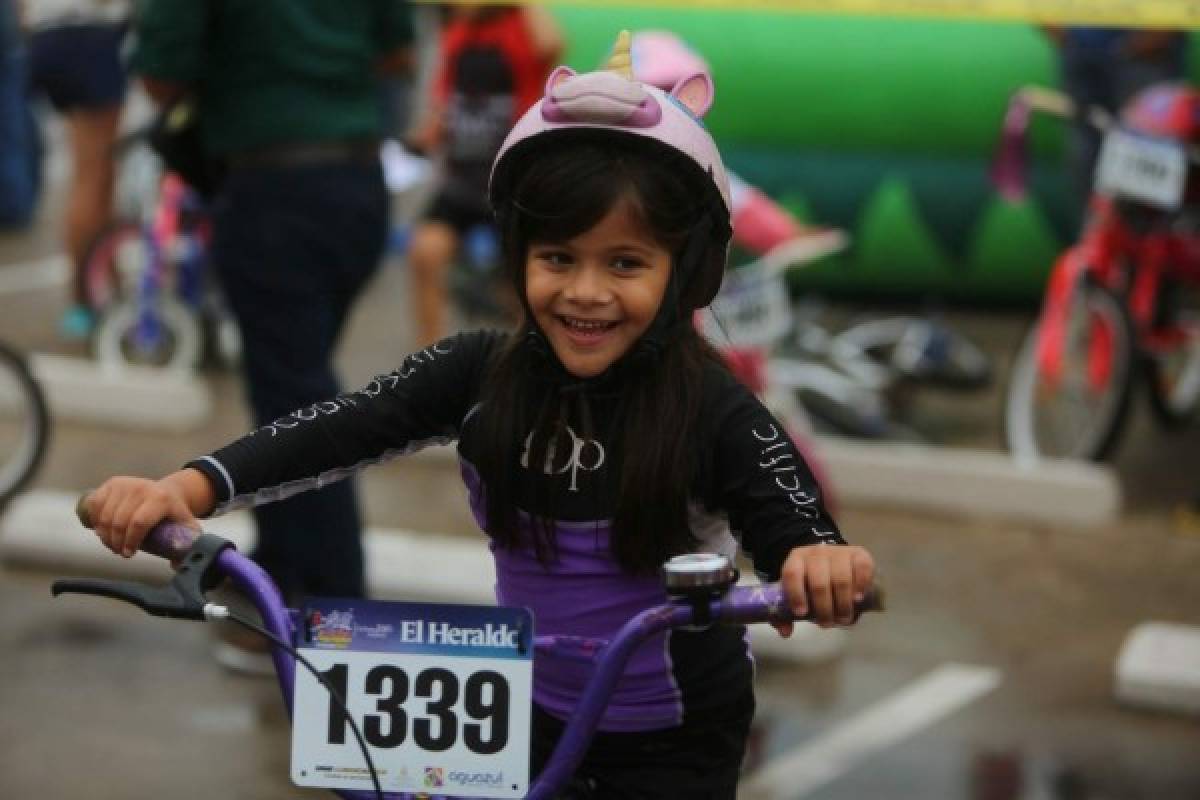 Pasarela deportiva en la Vuelta Ciclística Infantil