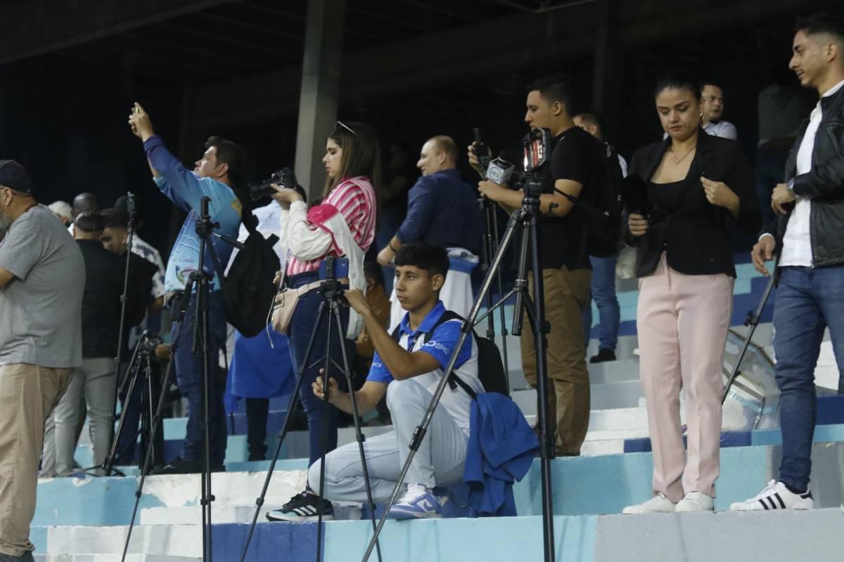 Honduras entrena bajo la lluvia previo al juego ante México por la Nations League