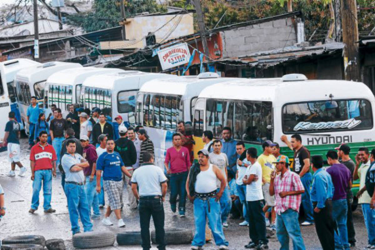 Transportistas exigen reparación de carretera a Olancho