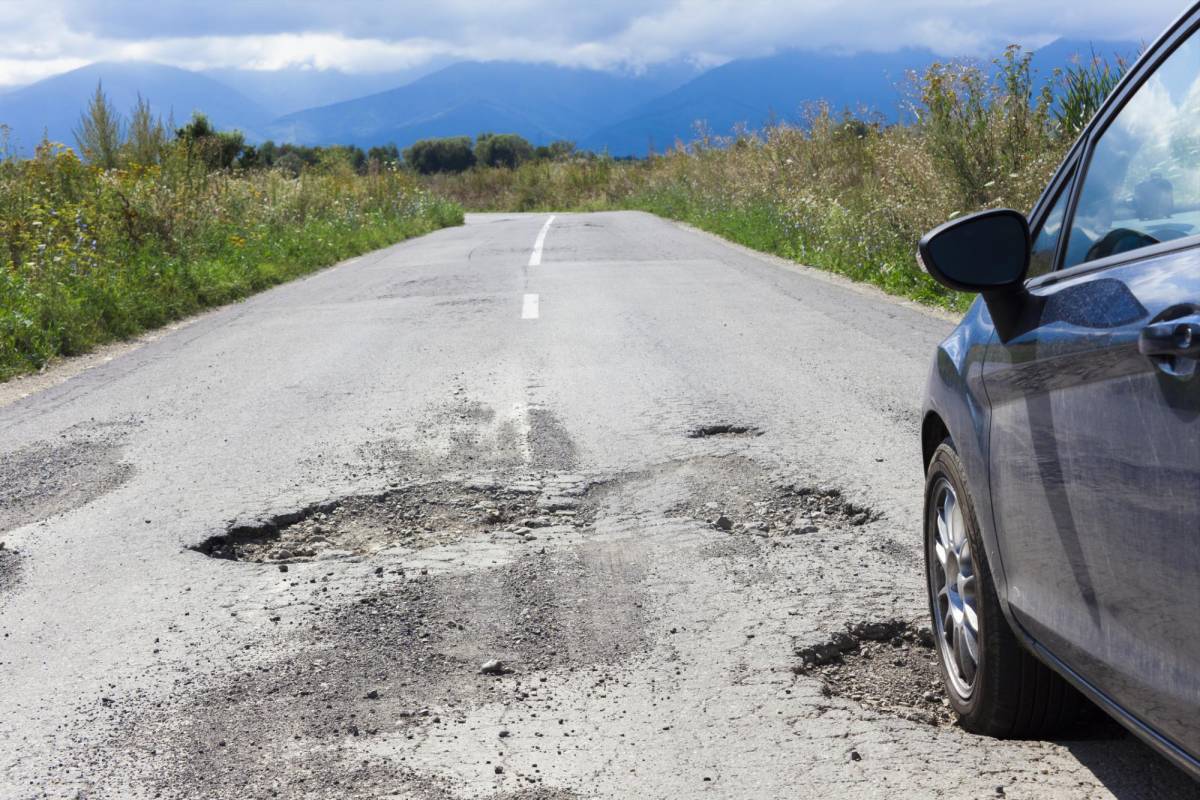 Imprevistos al conducir: ¿Qué hacer si una llanta te falla?